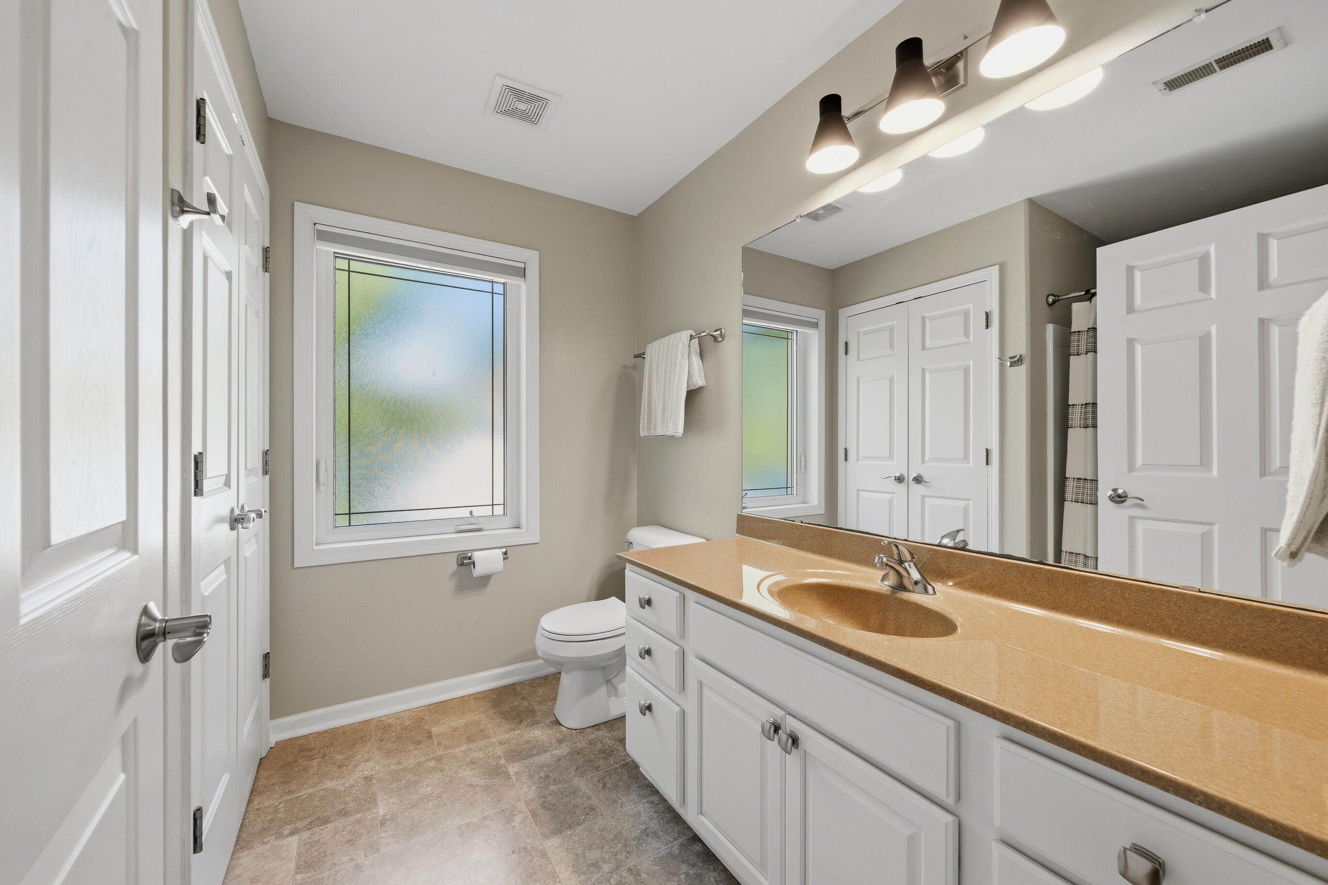 370 East Veterans Way, Unit 5 Mukwonago, WI 53149 - Photo 42 of 56 Bath 2