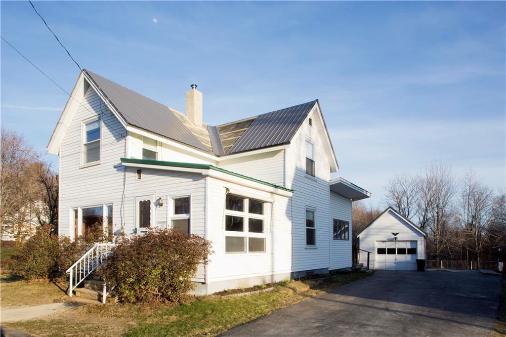Comfortable home in move in condition