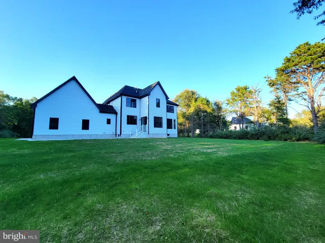 a view of a house with a big yard