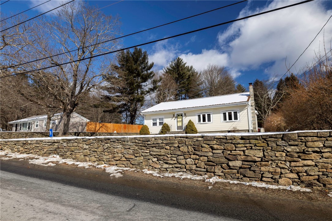 83 Hill Road Burrillville, RI 02830 - Photo 4 of 38