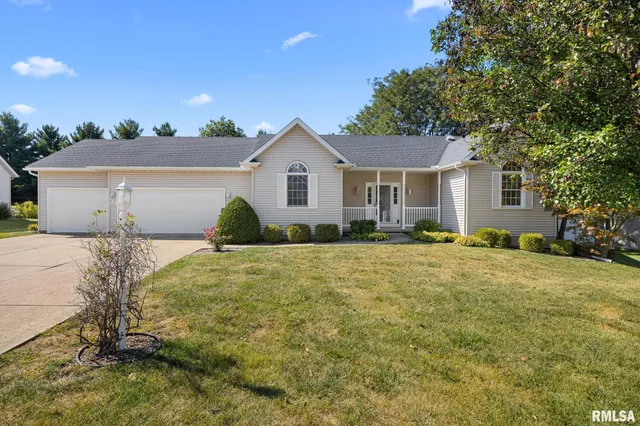 $339,900 | 113 Village Drive, Washington, IL 61571