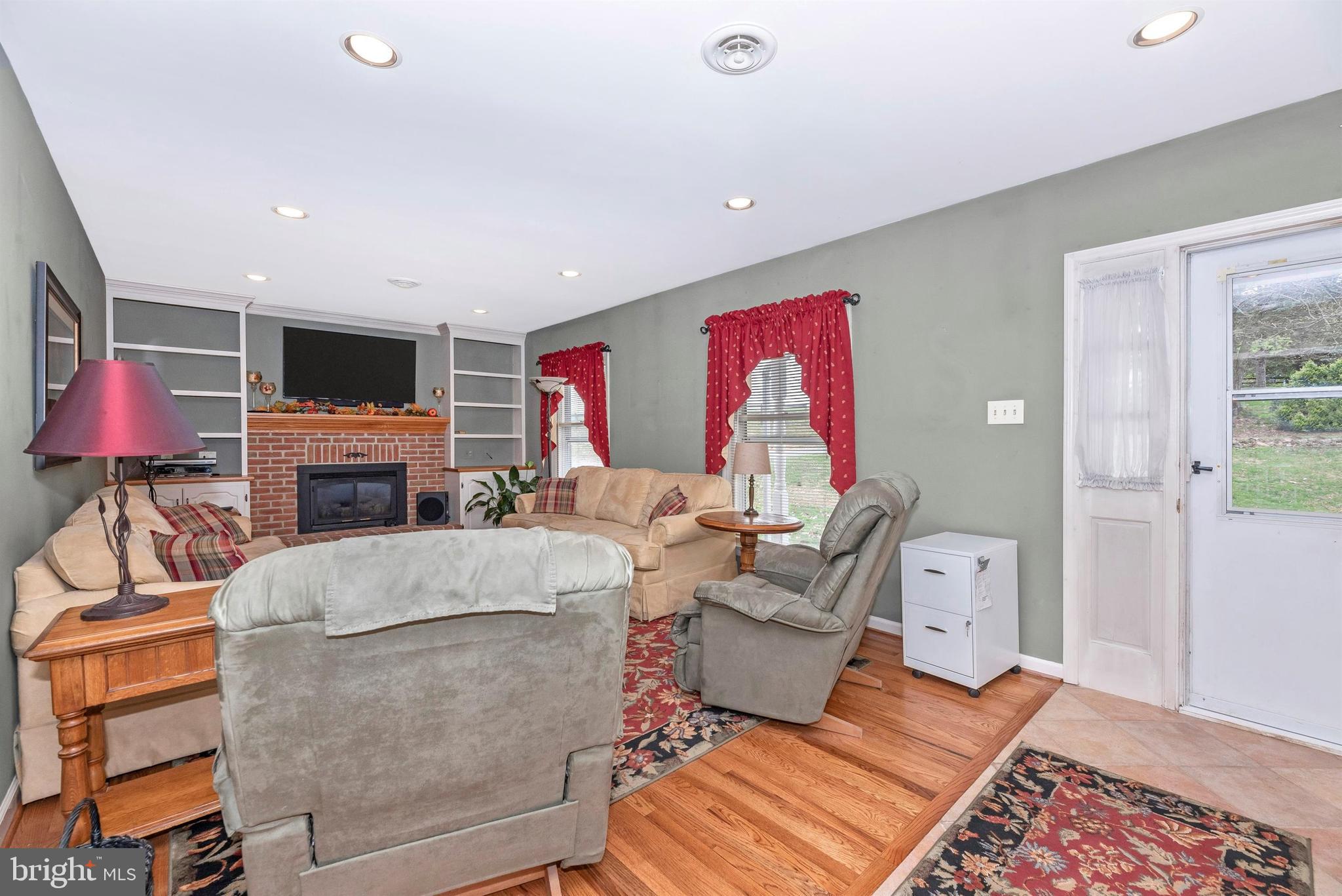 11416 Daysville Road Frederick, MD 21701 - Photo 6 of 62 Living Room