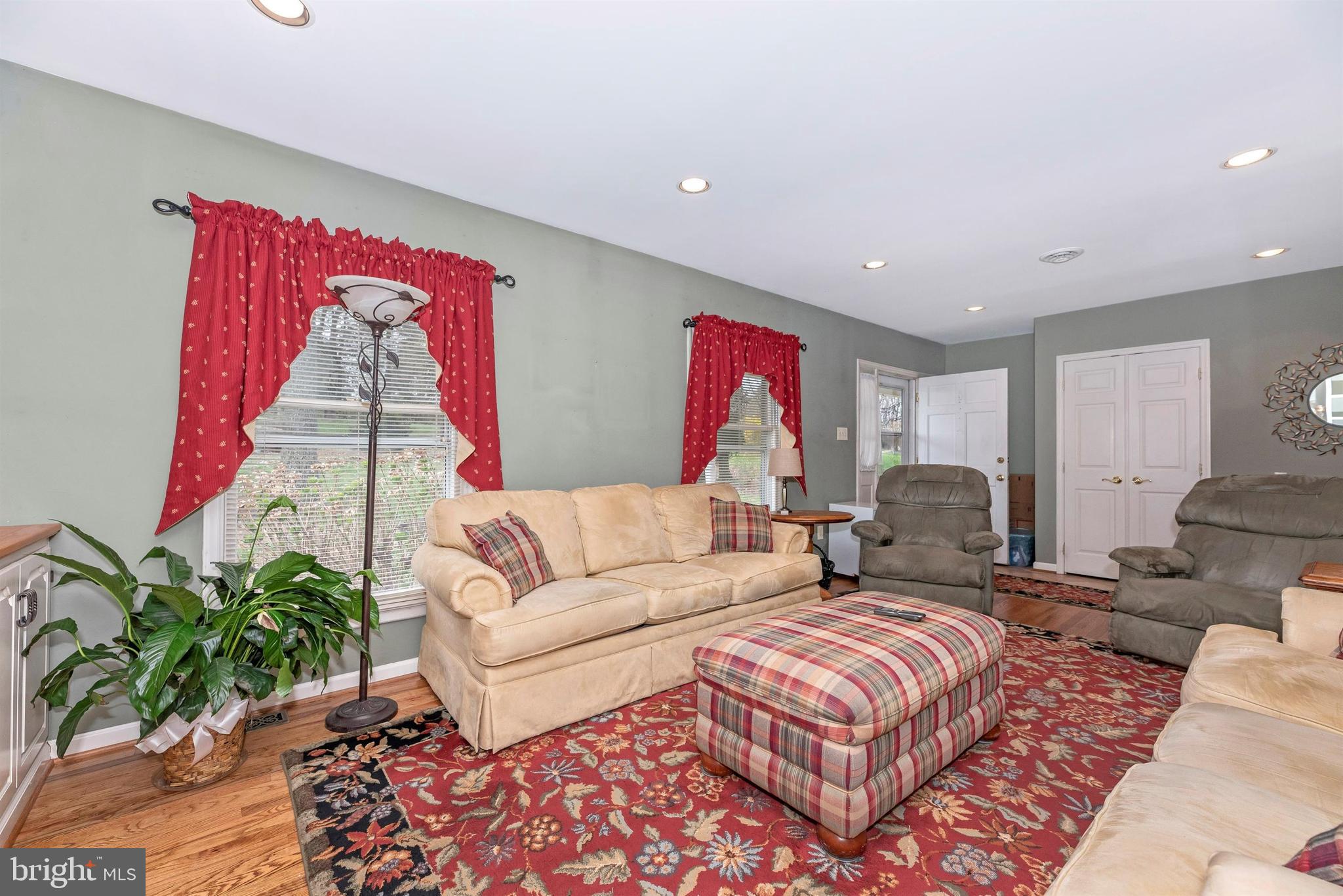11416 Daysville Road Frederick, MD 21701 - Photo 10 of 62 Living Room