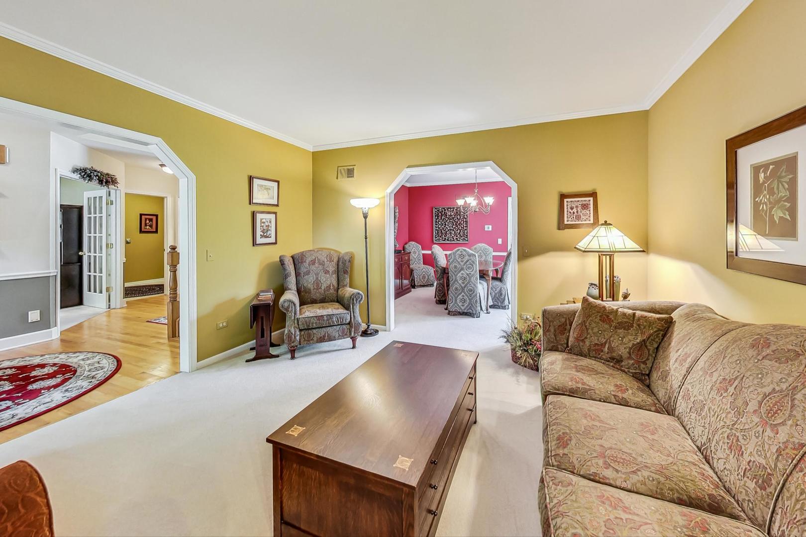 4763 Middle Road Gurnee, IL 60031 - Photo 5 of 47 a living room with furniture and a couch