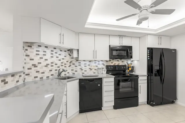 $2,600 | 2400 Presidential Way, Unit 306, West Palm Beach, FL 33401