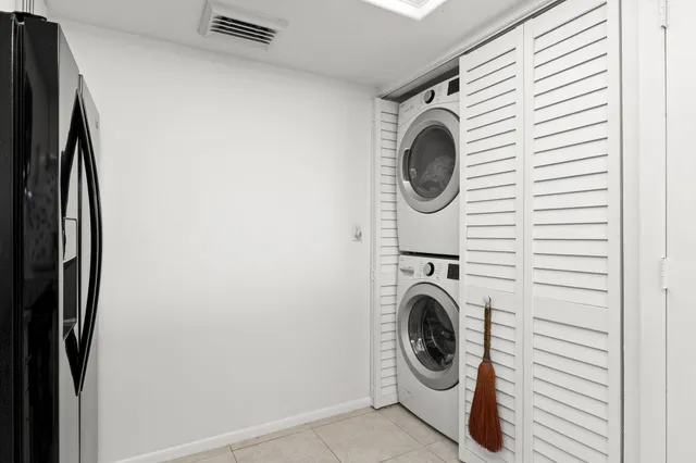 $2,600 | 2400 Presidential Way, Unit 306, West Palm Beach, FL 33401