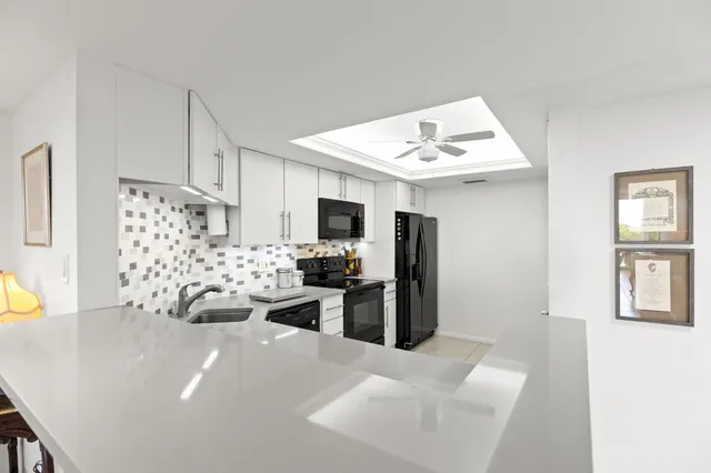 $2,600 | 2400 Presidential Way, Unit 306, West Palm Beach, FL 33401