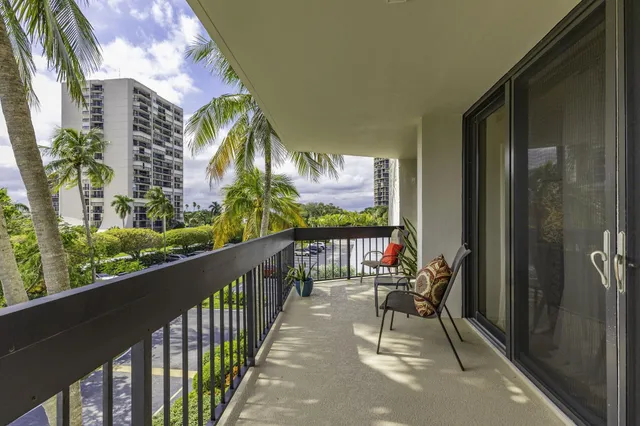 $2,600 | 2400 Presidential Way, Unit 306, West Palm Beach, FL 33401