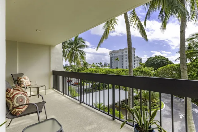 $2,600 | 2400 Presidential Way, Unit 306, West Palm Beach, FL 33401