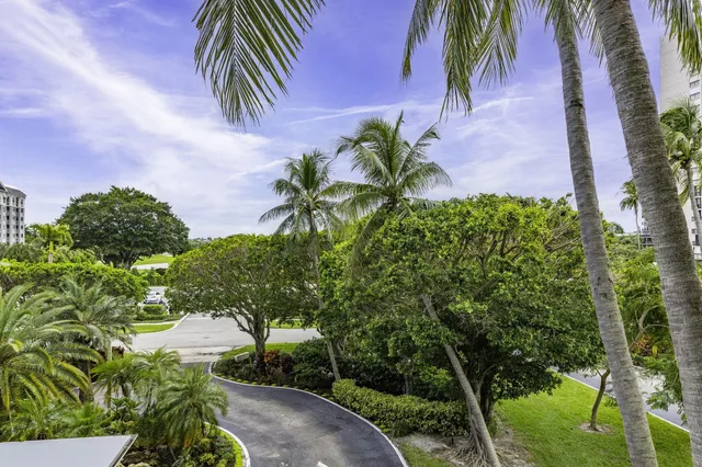 $2,600 | 2400 Presidential Way, Unit 306, West Palm Beach, FL 33401