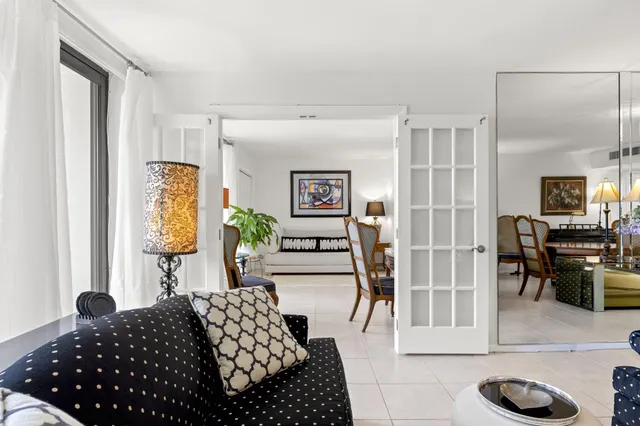 $2,600 | 2400 Presidential Way, Unit 306, West Palm Beach, FL 33401