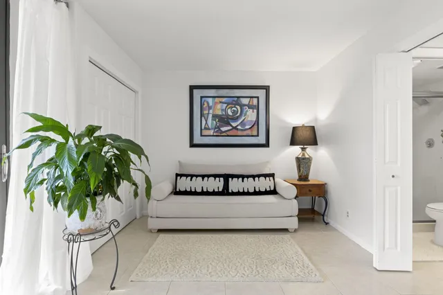 $2,600 | 2400 Presidential Way, Unit 306, West Palm Beach, FL 33401