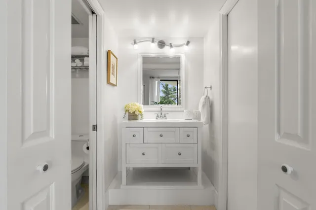 $2,600 | 2400 Presidential Way, Unit 306, West Palm Beach, FL 33401