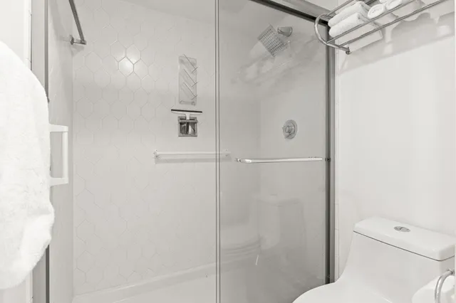 $2,600 | 2400 Presidential Way, Unit 306, West Palm Beach, FL 33401