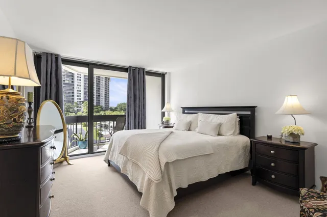 $2,600 | 2400 Presidential Way, Unit 306, West Palm Beach, FL 33401