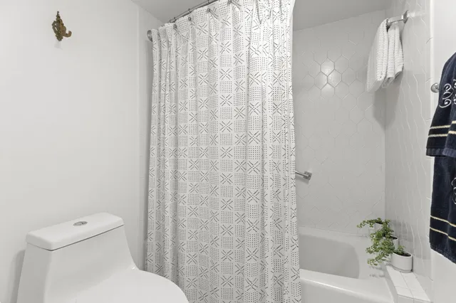 $2,600 | 2400 Presidential Way, Unit 306, West Palm Beach, FL 33401