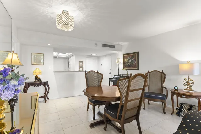 $2,600 | 2400 Presidential Way, Unit 306, West Palm Beach, FL 33401