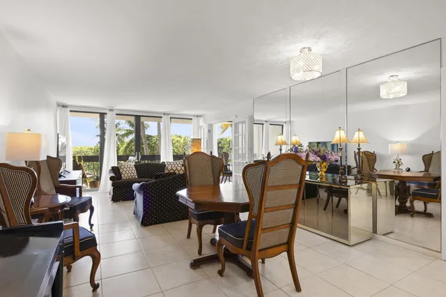 $2,600 | 2400 Presidential Way, Unit 306, West Palm Beach, FL 33401