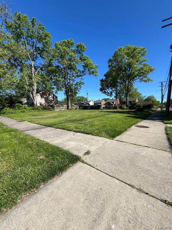 1298 Hawthorne Road Grosse Pointe Woods, MI 48236 - Photo 2 of 4