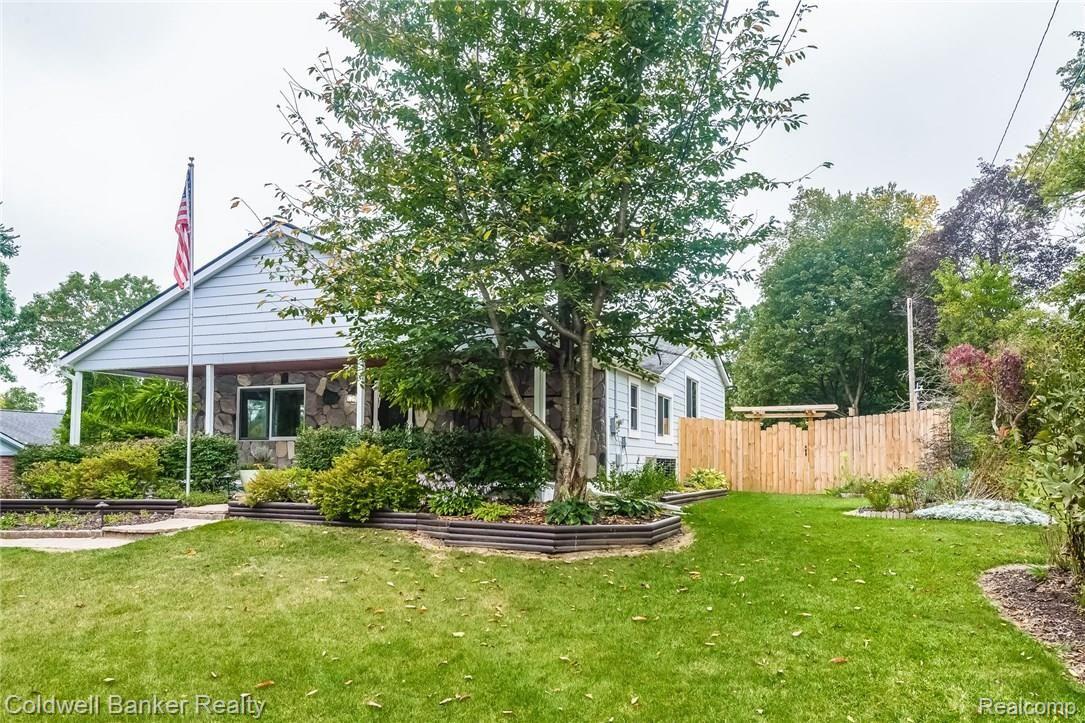 1279 Porter Road White Lake, MI 48383 - Photo 3 of 30 003-Front_View-4794065-medium.jpg