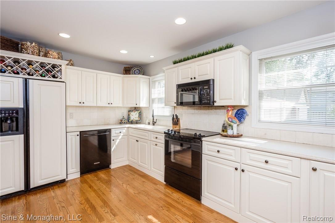 1691 Severn Road Grosse Pointe, MI 48236 - Photo 14 of 41 16.jpg