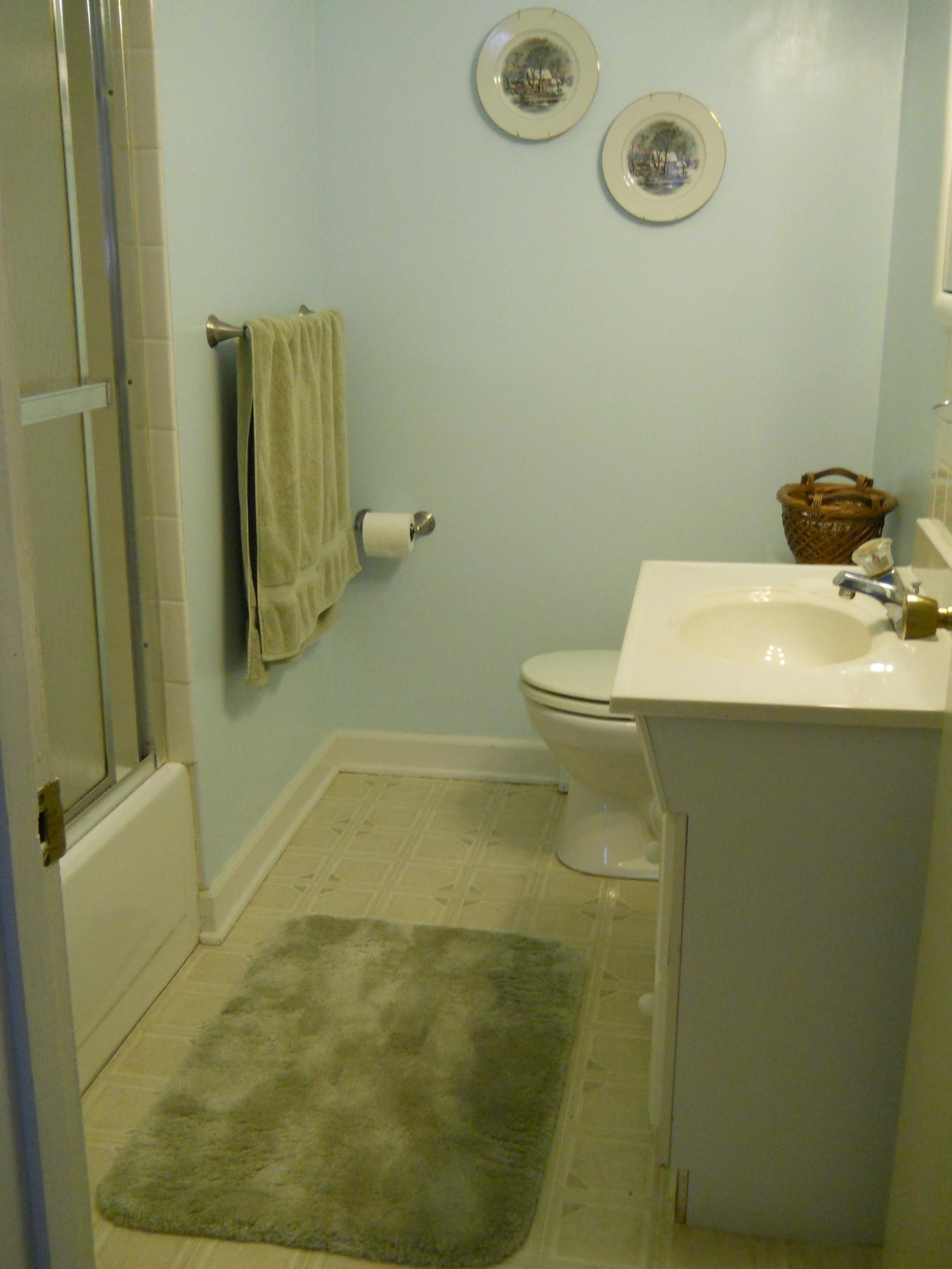 526 Magnolia Road Roanoke, VA 24019 - Photo 14 of 24 Bath