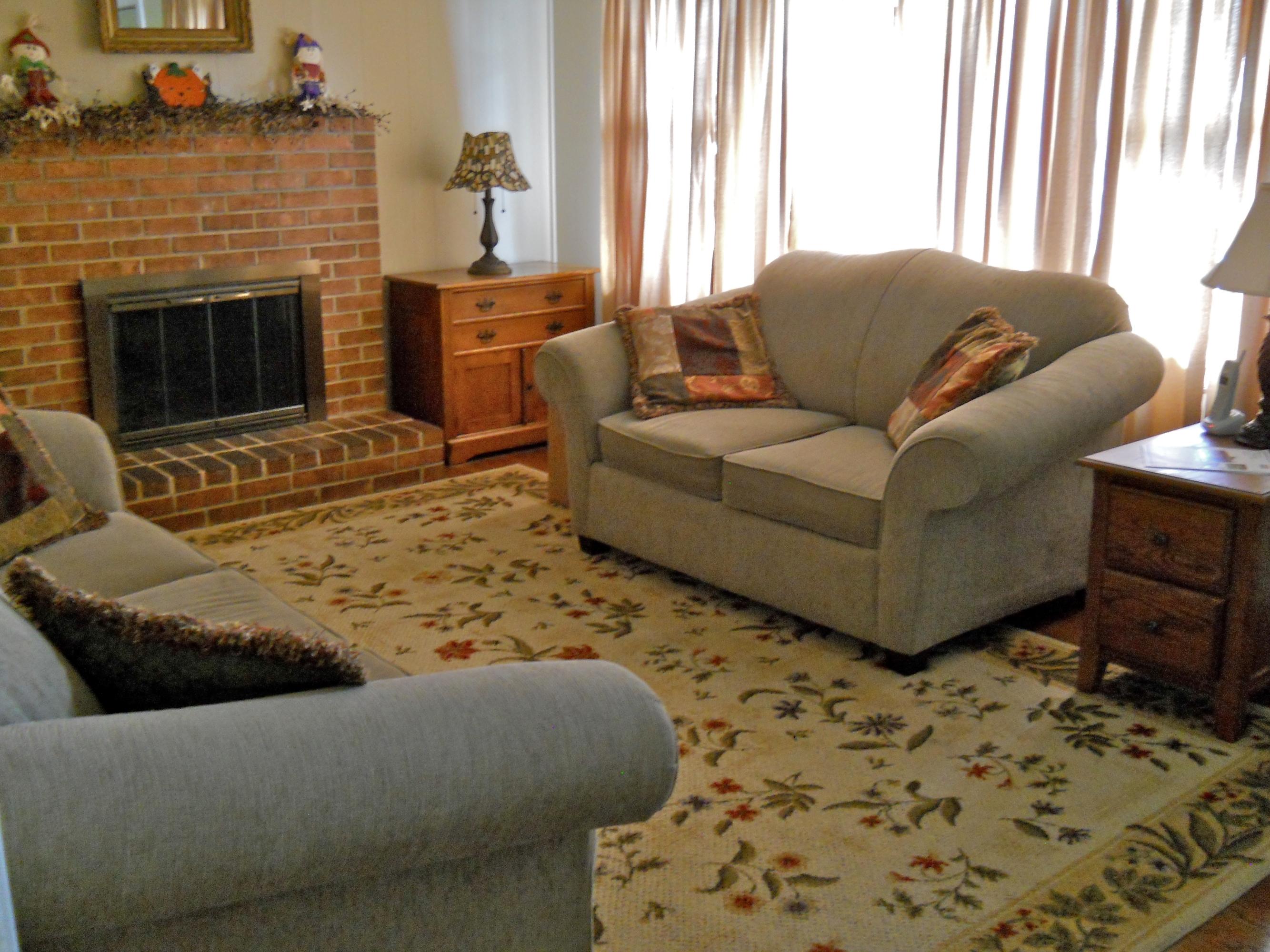 526 Magnolia Road Roanoke, VA 24019 - Photo 3 of 24 Living Room
