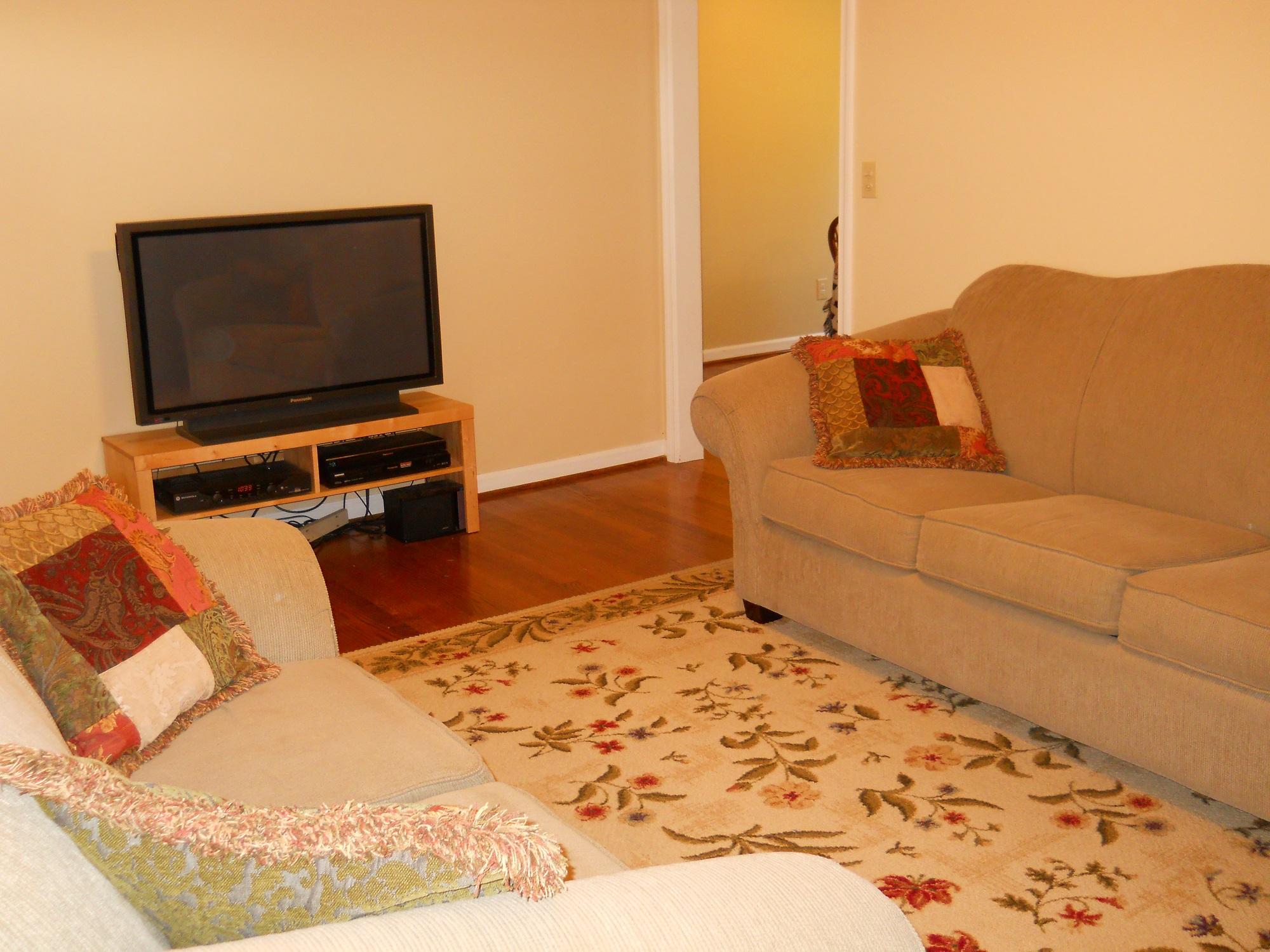 526 Magnolia Road Roanoke, VA 24019 - Photo 5 of 24 Living Room