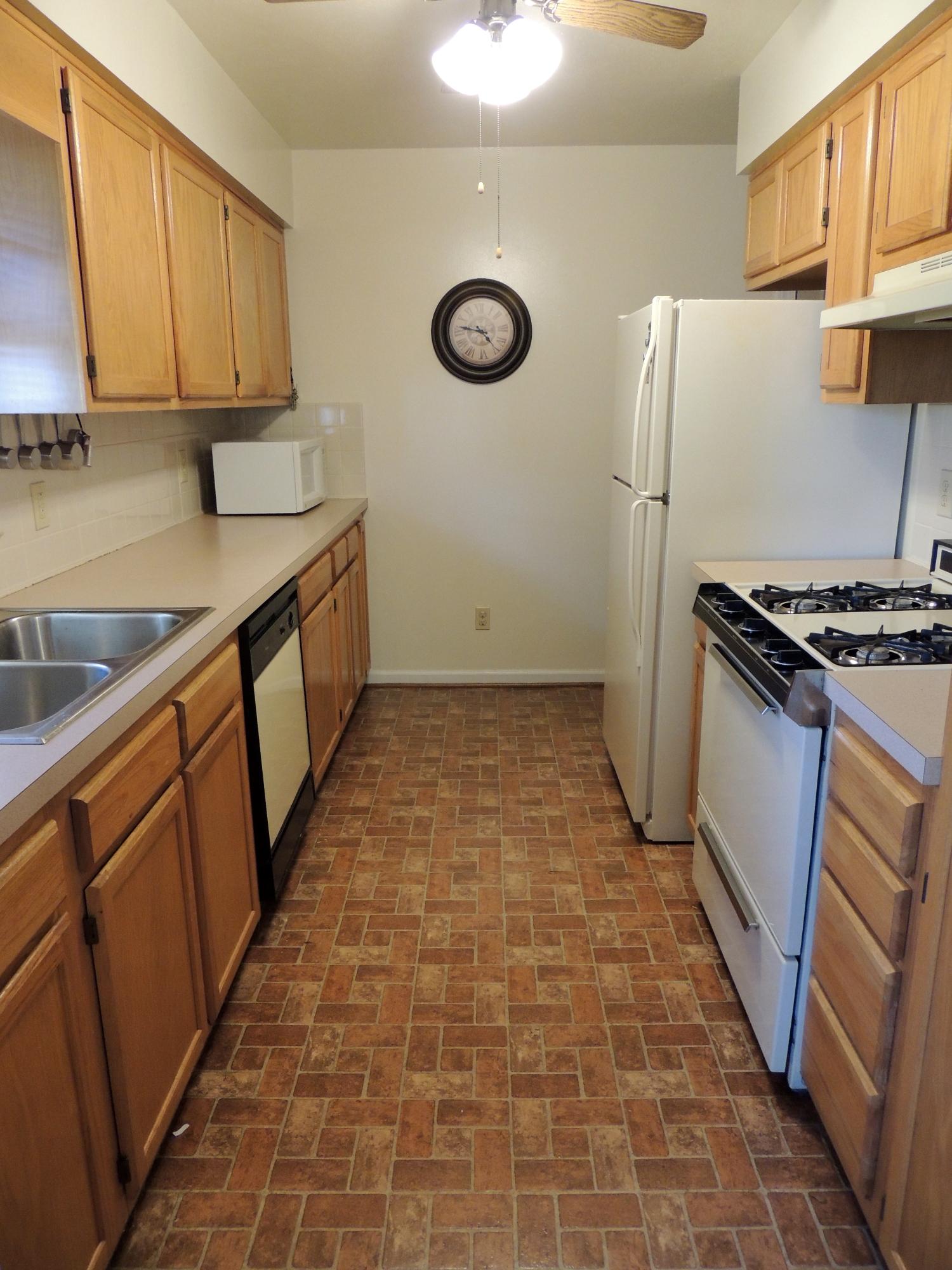 526 Magnolia Road Roanoke, VA 24019 - Photo 8 of 24 Kitchen