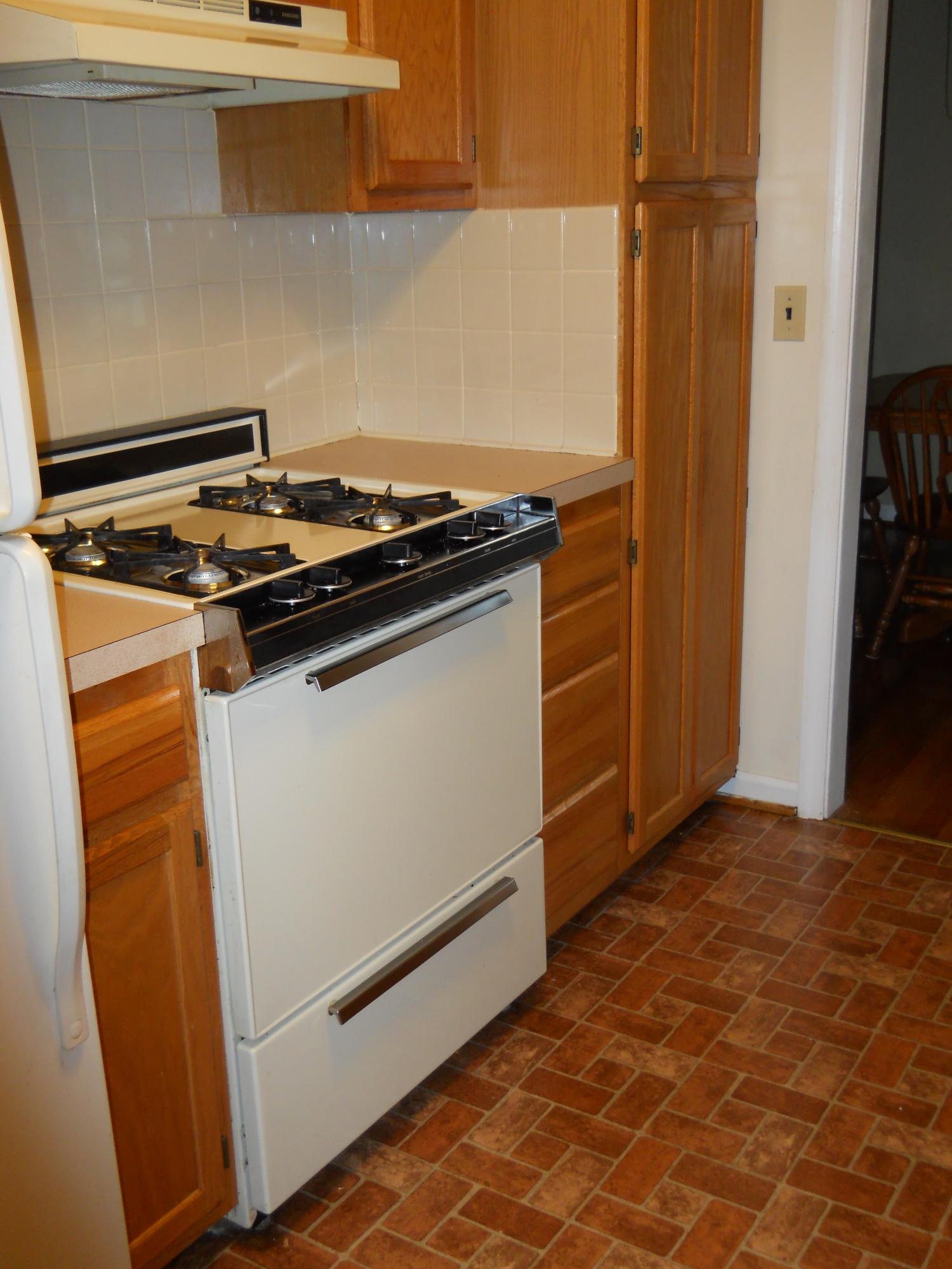 526 Magnolia Road Roanoke, VA 24019 - Photo 9 of 24 Kitchen