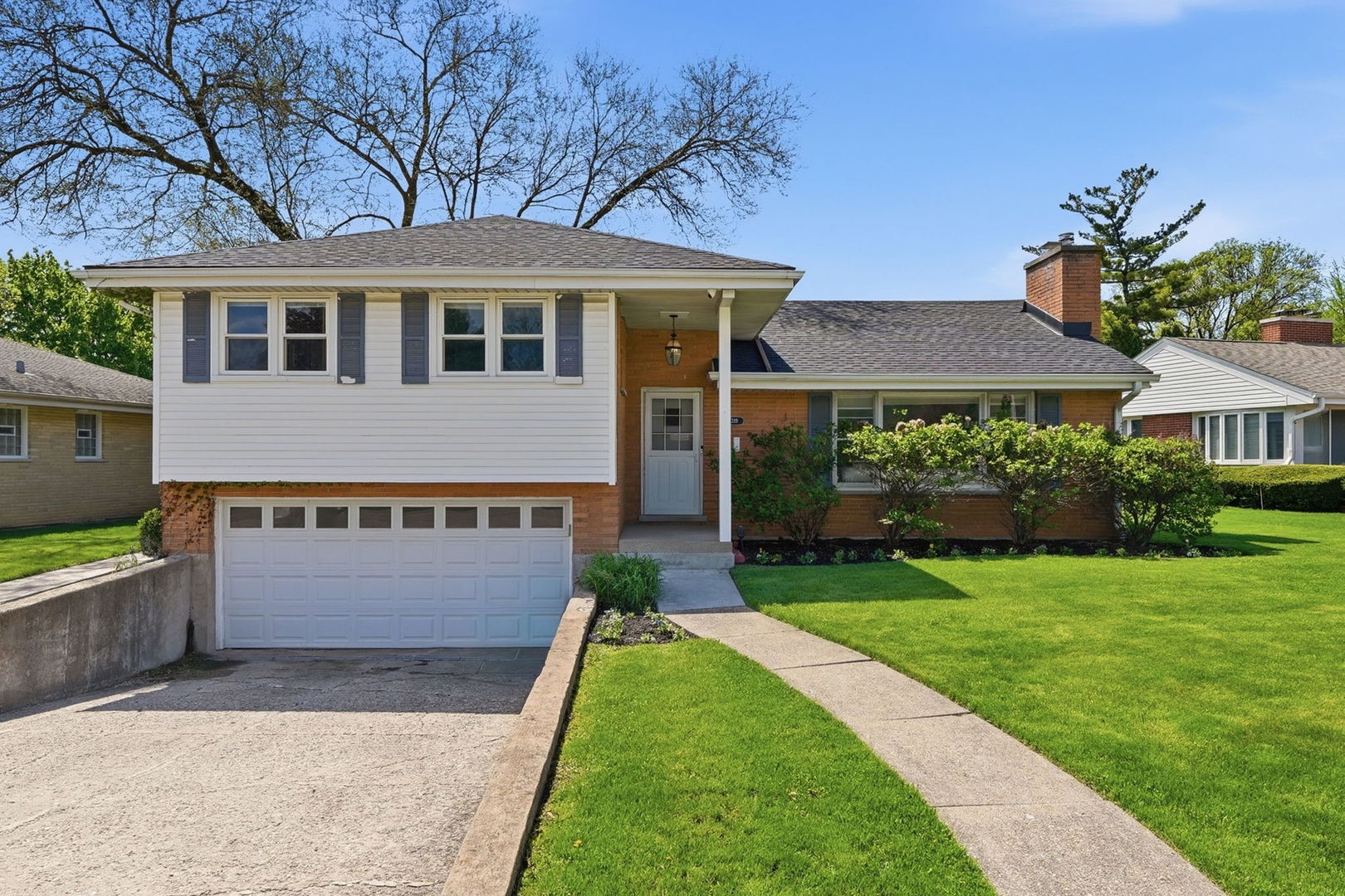389 Michael John Drive Park Ridge, IL 60068 - Photo 1 of 40