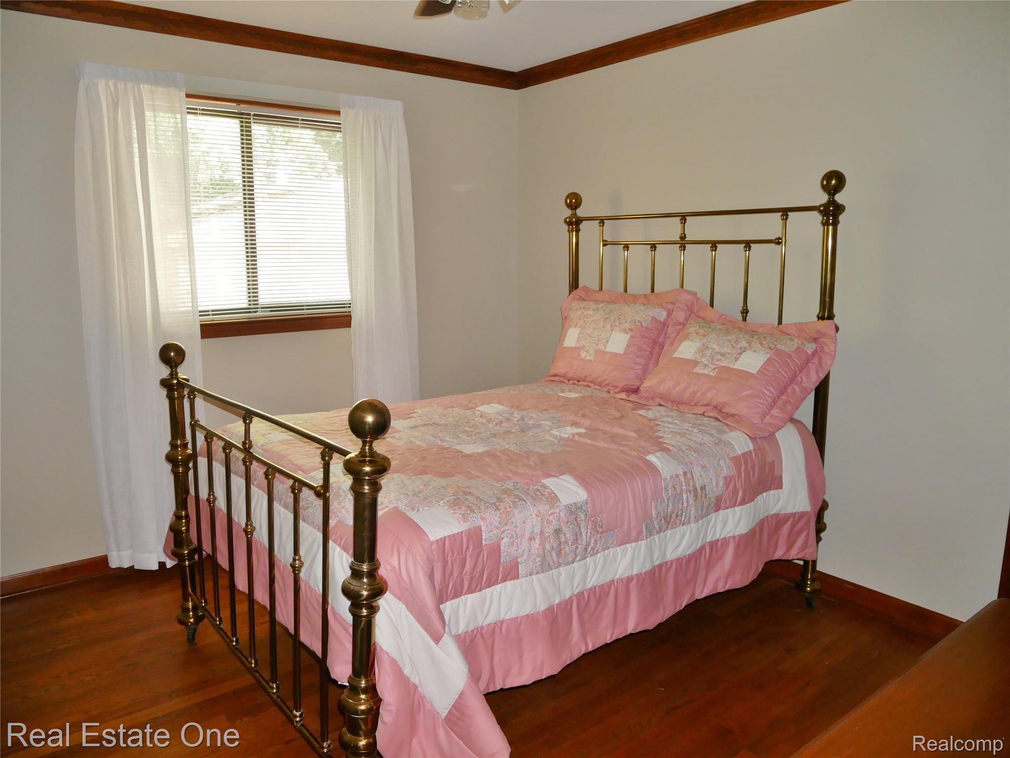 2233 Dunstable Road Birmingham, MI 48009 - Photo 11 of 18 P1000595.JPG