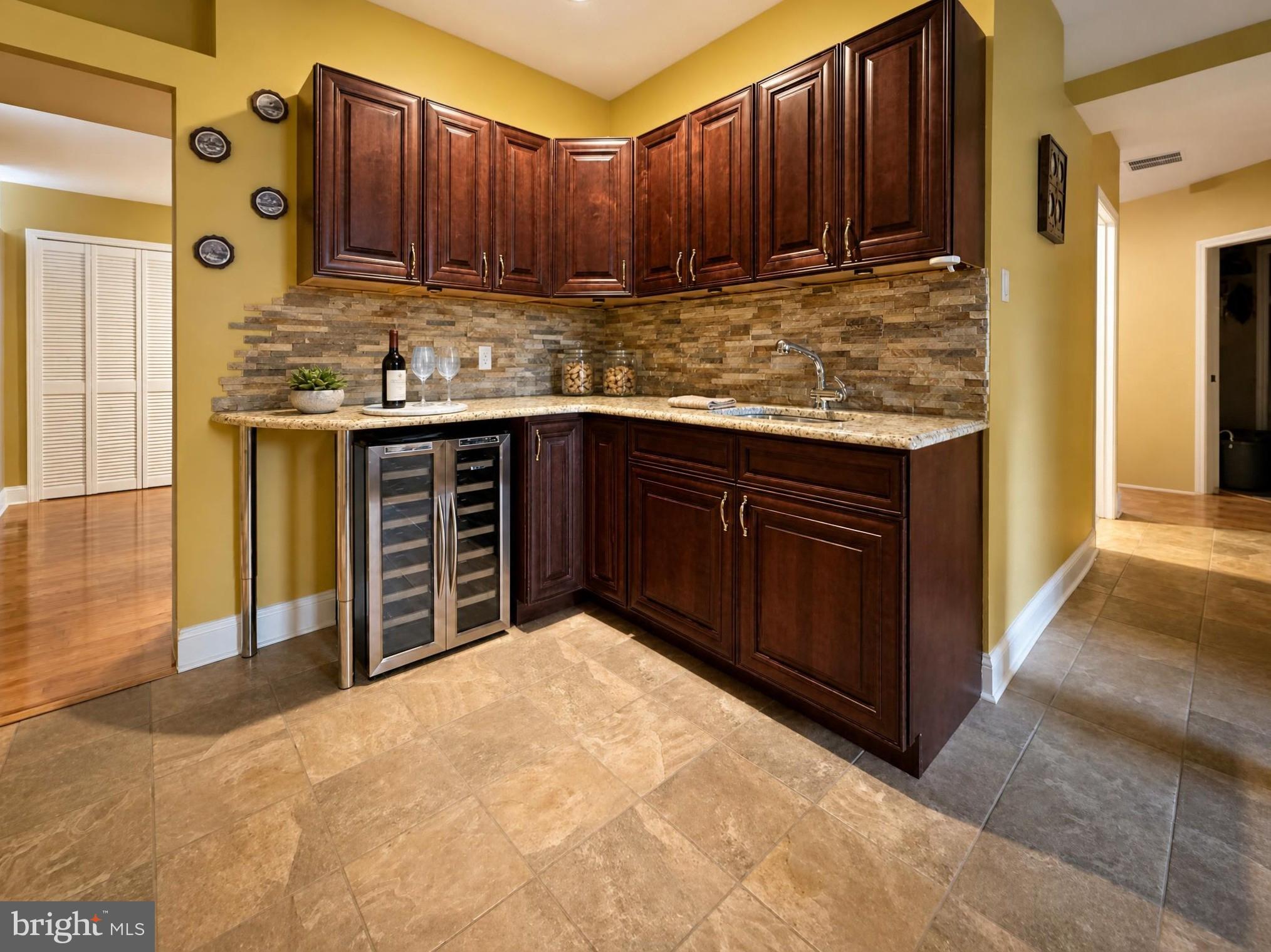 1634 Silver Birch Road Huntingdon Valley, PA 19006 - Photo 27 of 38 Lower level kitchenette with granite countertops
