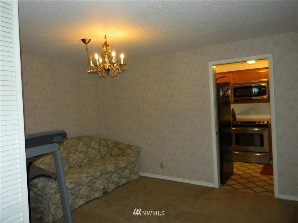 9021 Lake Steilacoom Point Road Southwest Lakewood, WA 98498 - Photo 12 of 25