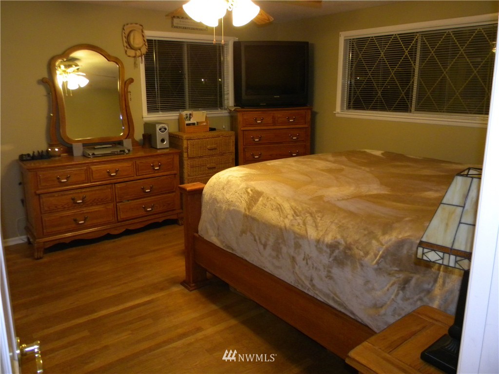 9021 Lake Steilacoom Point Road Southwest Lakewood, WA 98498 - Photo 13 of 25