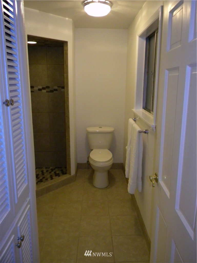 9021 Lake Steilacoom Point Road Southwest Lakewood, WA 98498 - Photo 15 of 25