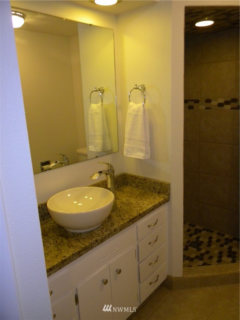 9021 Lake Steilacoom Point Road Southwest Lakewood, WA 98498 - Photo 16 of 25