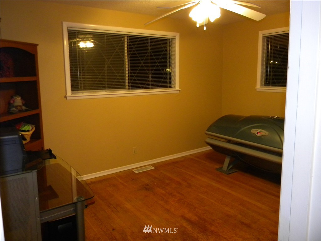 9021 Lake Steilacoom Point Road Southwest Lakewood, WA 98498 - Photo 18 of 25