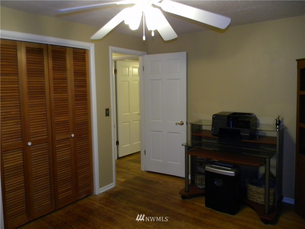 9021 Lake Steilacoom Point Road Southwest Lakewood, WA 98498 - Photo 19 of 25