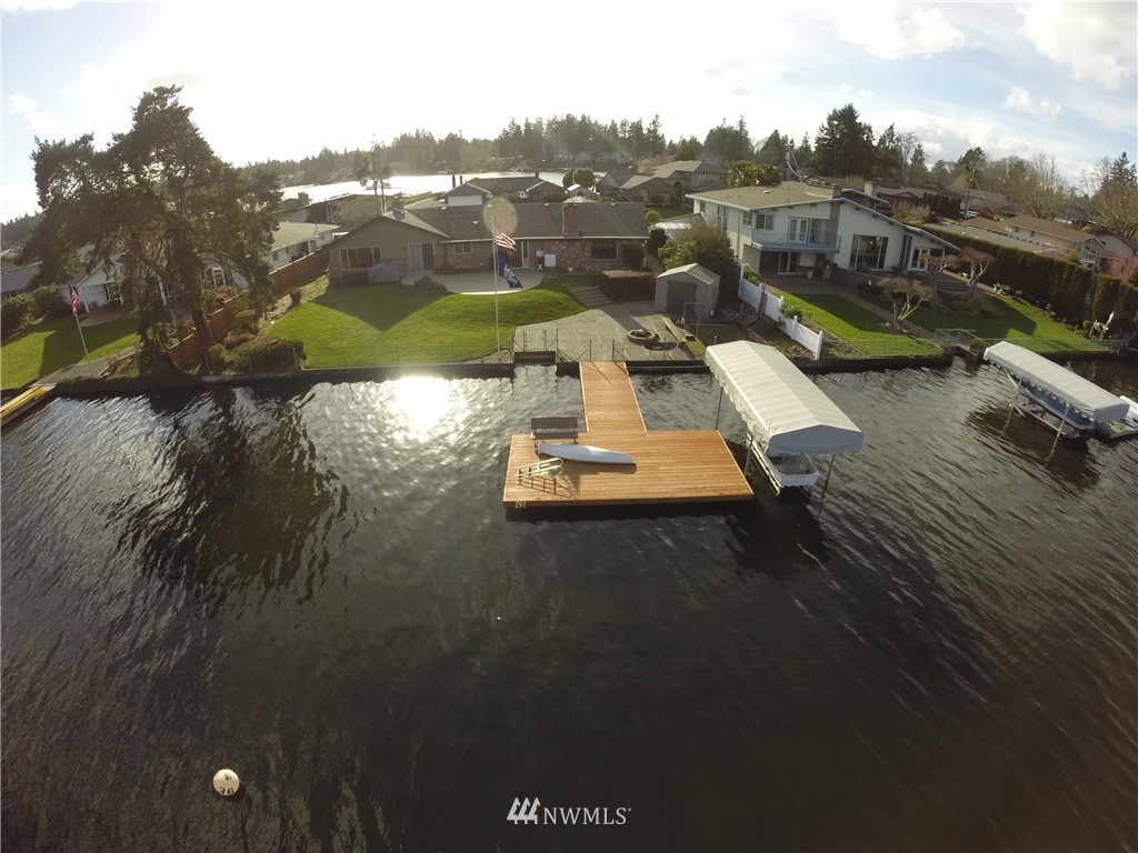 9021 Lake Steilacoom Point Road Southwest Lakewood, WA 98498 - Photo 3 of 25