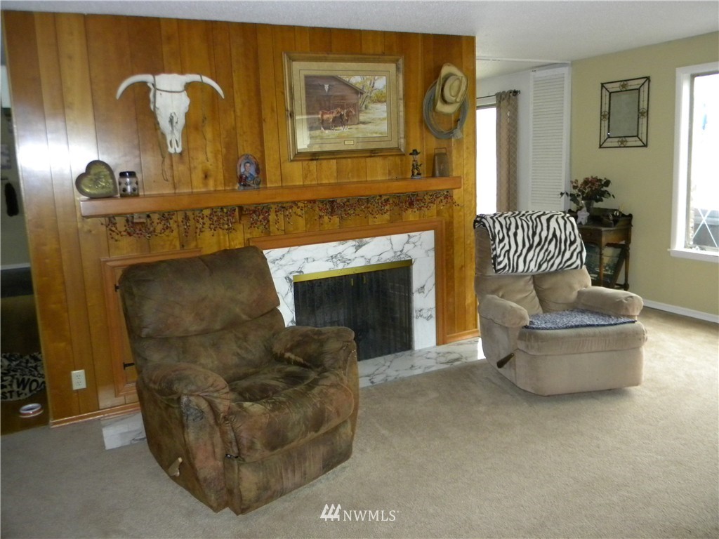 9021 Lake Steilacoom Point Road Southwest Lakewood, WA 98498 - Photo 4 of 25