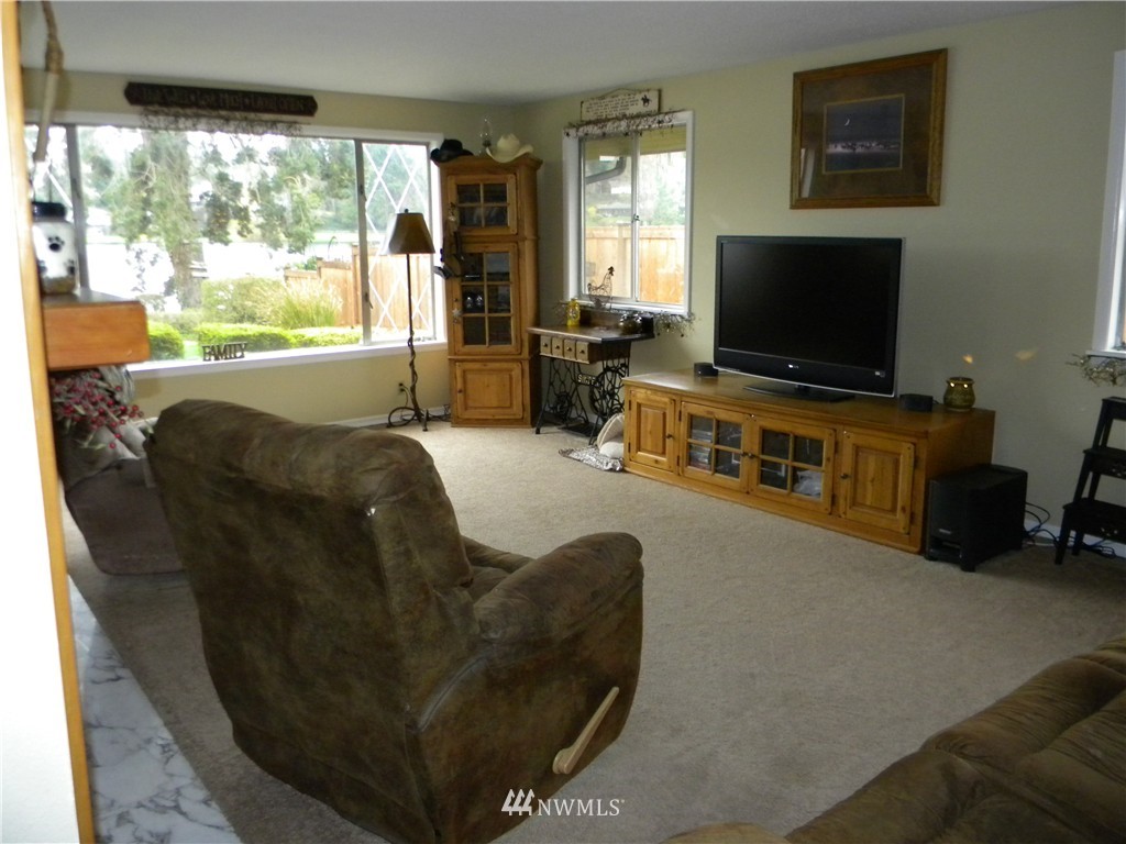 9021 Lake Steilacoom Point Road Southwest Lakewood, WA 98498 - Photo 5 of 25