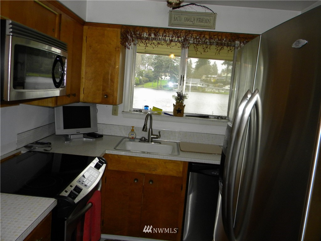 9021 Lake Steilacoom Point Road Southwest Lakewood, WA 98498 - Photo 10 of 25