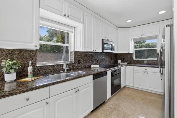 $6,500 | 2808 Northeast 22nd Street, Fort Lauderdale, FL 33305