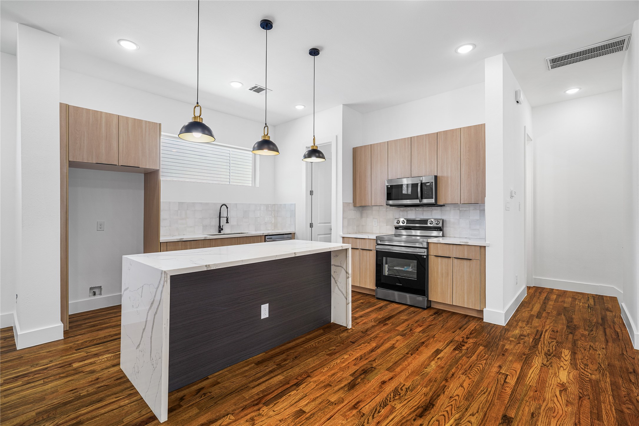 3405 Baer Street Houston, TX 77020 - Photo 2 of 28 a kitchen with stainless steel appliances granite countertop a sink a stove and a refrigerator