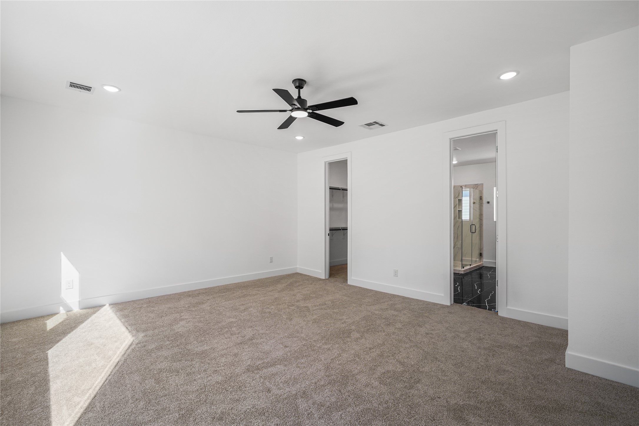 3405 Baer Street Houston, TX 77020 - Photo 6 of 28 an empty room with closet and a ceiling fan