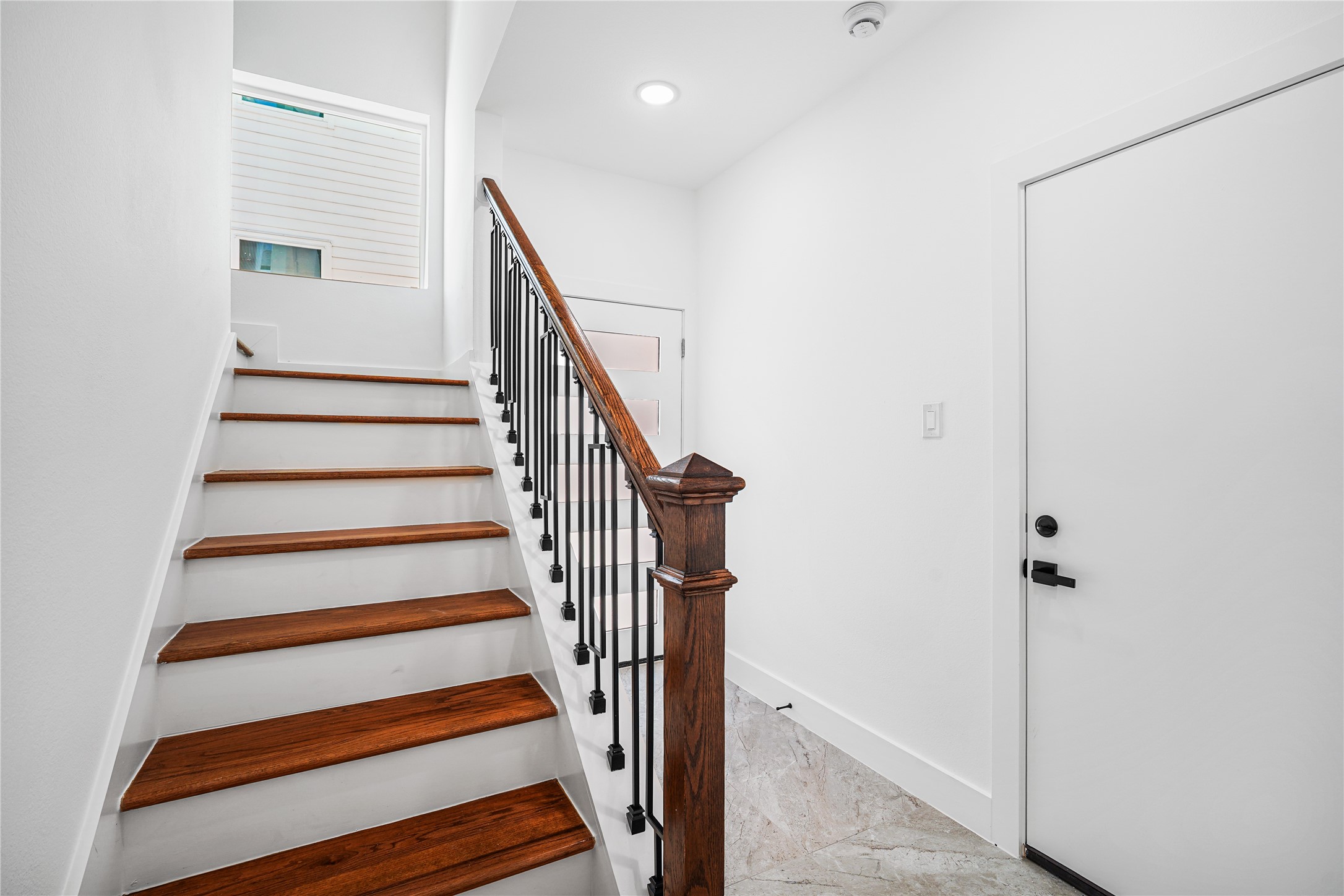 3405 Baer Street Houston, TX 77020 - Photo 9 of 28 a view of entryway