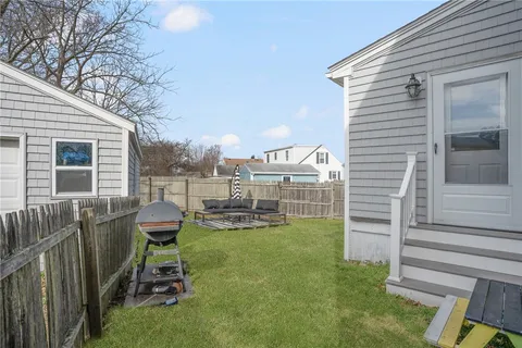 $620,000 | 4 Halsey Avenue, Middletown, RI 02842
