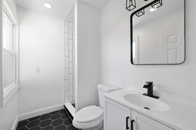 $1,279,900 | 36 Kinnicutt Avenue, Warren, RI 02885