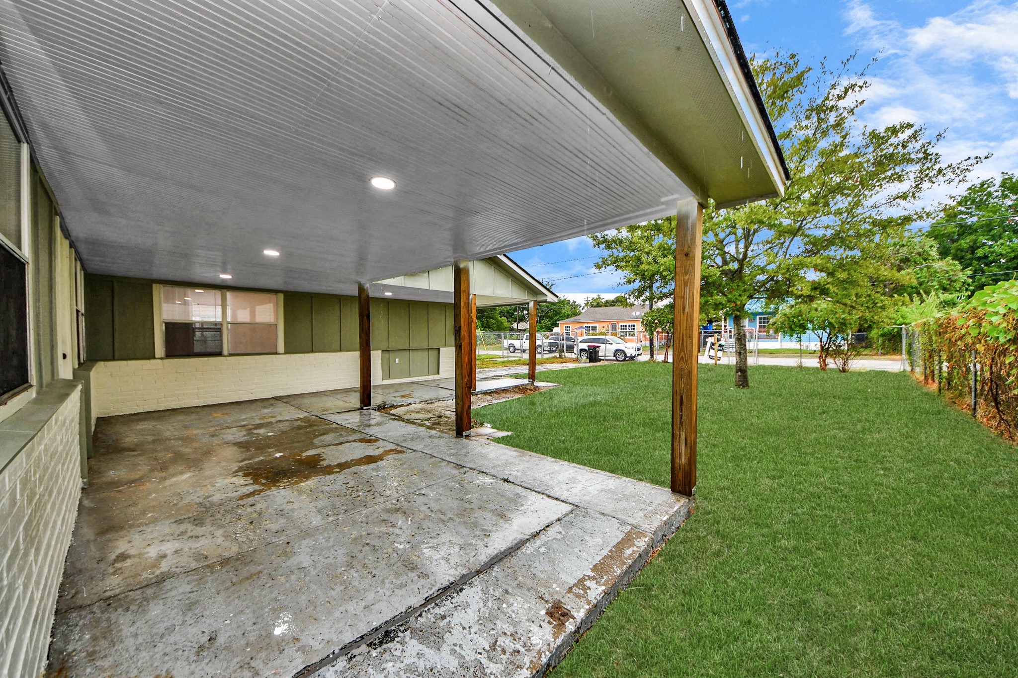 207 East Defee Avenue Baytown, TX 77520 - Photo 7 of 36 a view of a porch